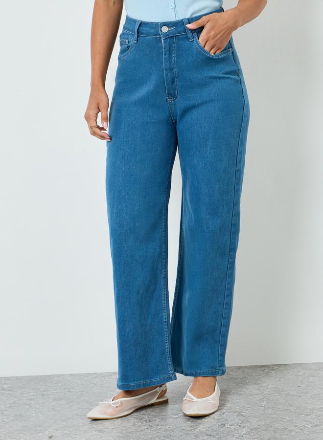 ستايلي جينز بقصة أرجل مستقيمة وتفاصيل مشطوفة - Image 1